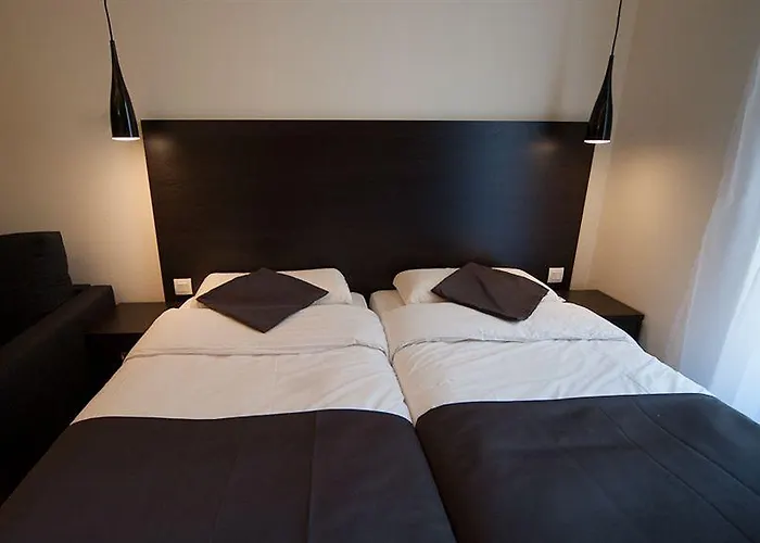 Central Hotel 3* باريس