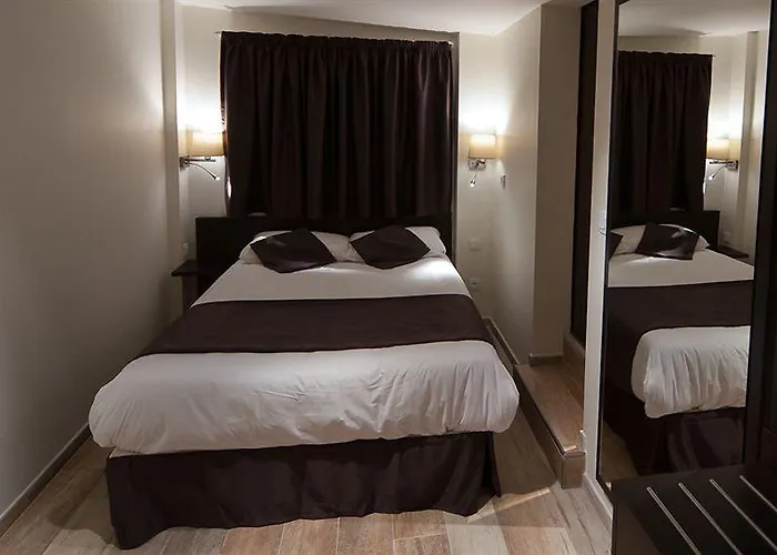 Central Hotel باريس