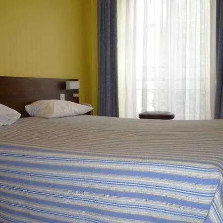 Central Hotel מלון 3*